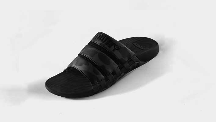 拖鞋代(dai)工(gong)廠(chǎng)哪裏的(de)好?價格貴?